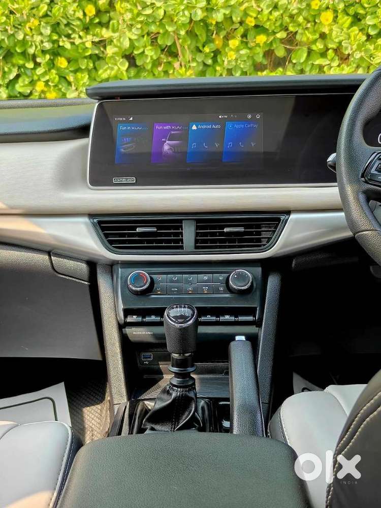 Mahindra Xuv700 2.0 Ax 5 Petrol Mt 7 Str, 2022, Petrol