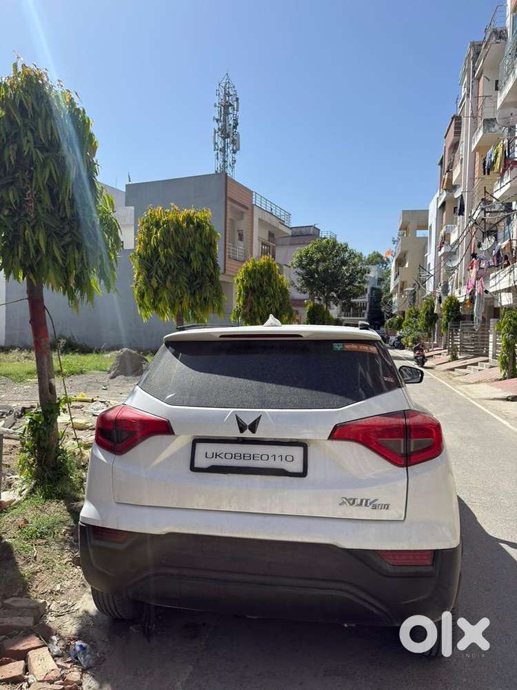 Mahindra Xuv300 2024 Diesel Well Maintained