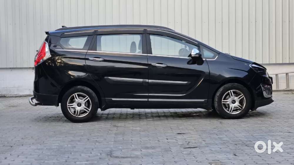Mahindra Marazzo M6, 2018, Diesel