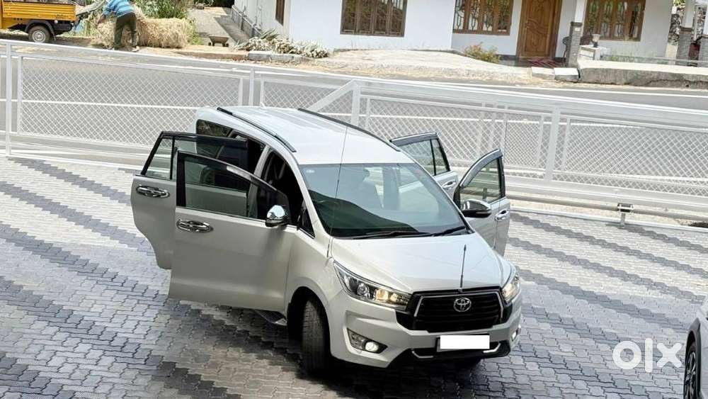 Toyota Innova Crysta, 2016