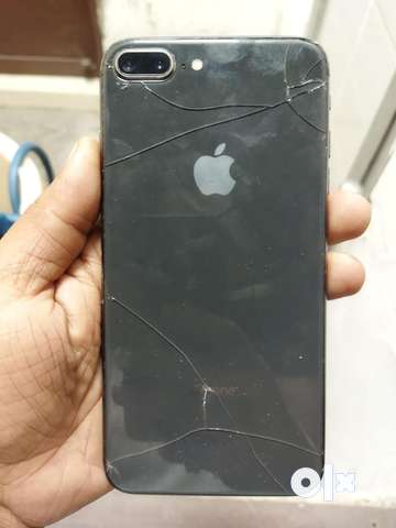 IPhone 8 (cracked) buy 64 gb