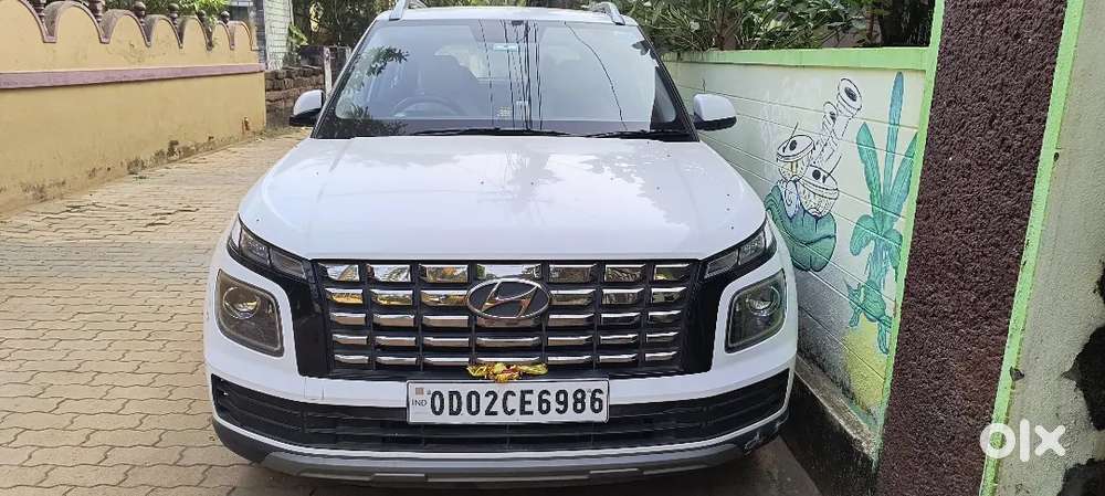 Hyundai Venue 2023 Petrol Well Maintained