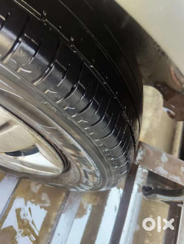 Kal Tak Arjent Sell 1 Paise Ki Kami Nhi Charo Tyre New Hain .
