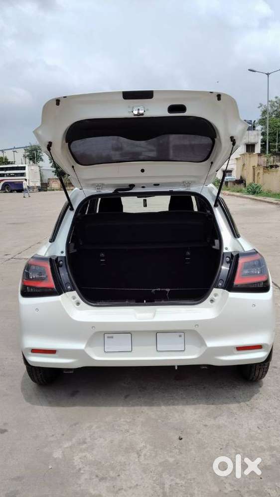 Maruti Suzuki Swift Vxi + Manual, 2024, Petrol