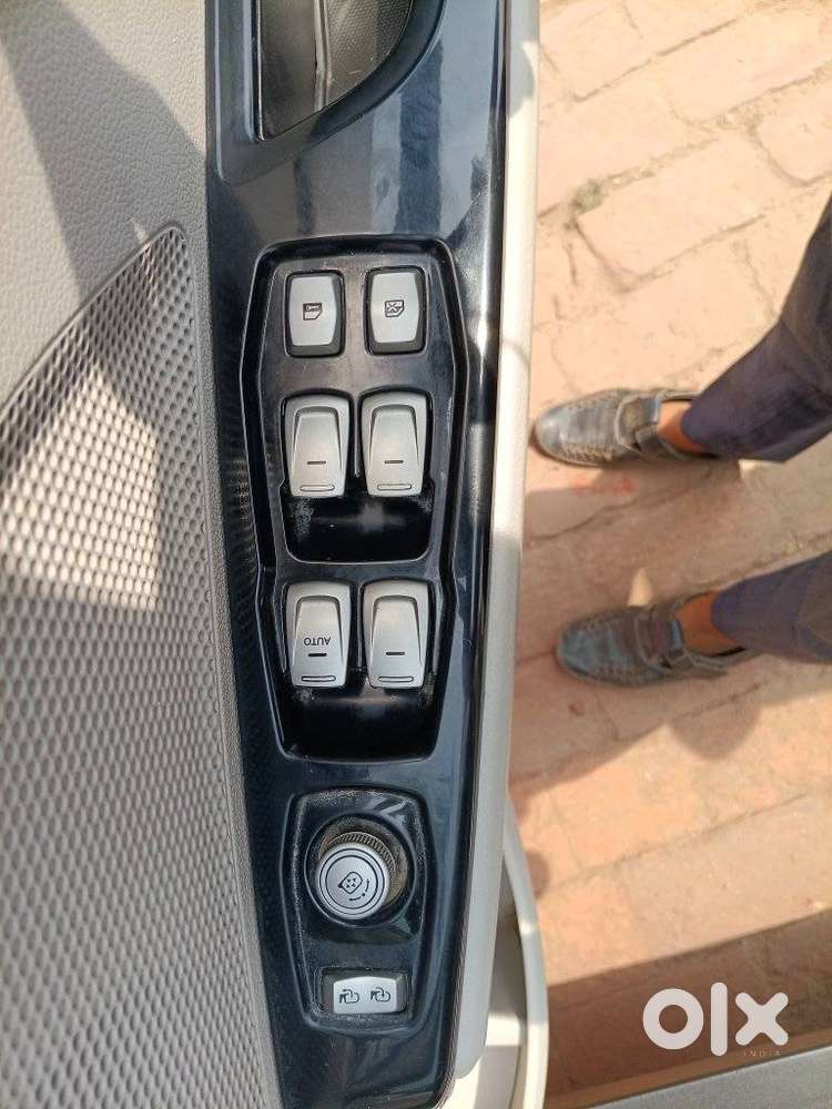 Mahindra Xuv300 W8 Option Diesel, 2022, Diesel