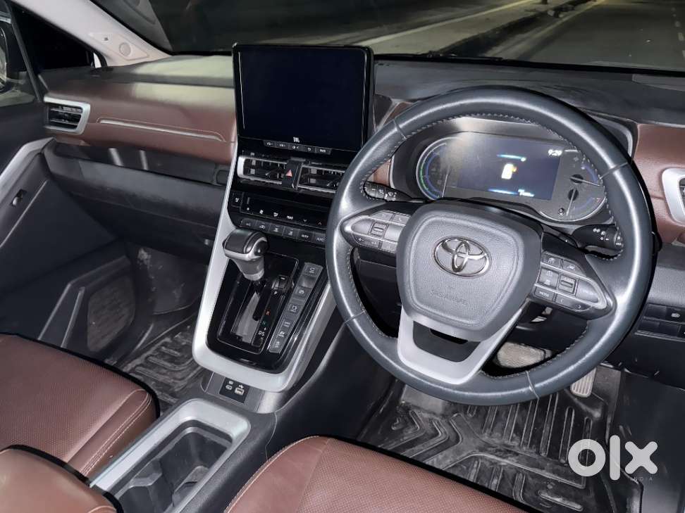 Toyota Innova Hycross 2.0 Zx (o) Hybrid 7 Str, 2024, Petrol