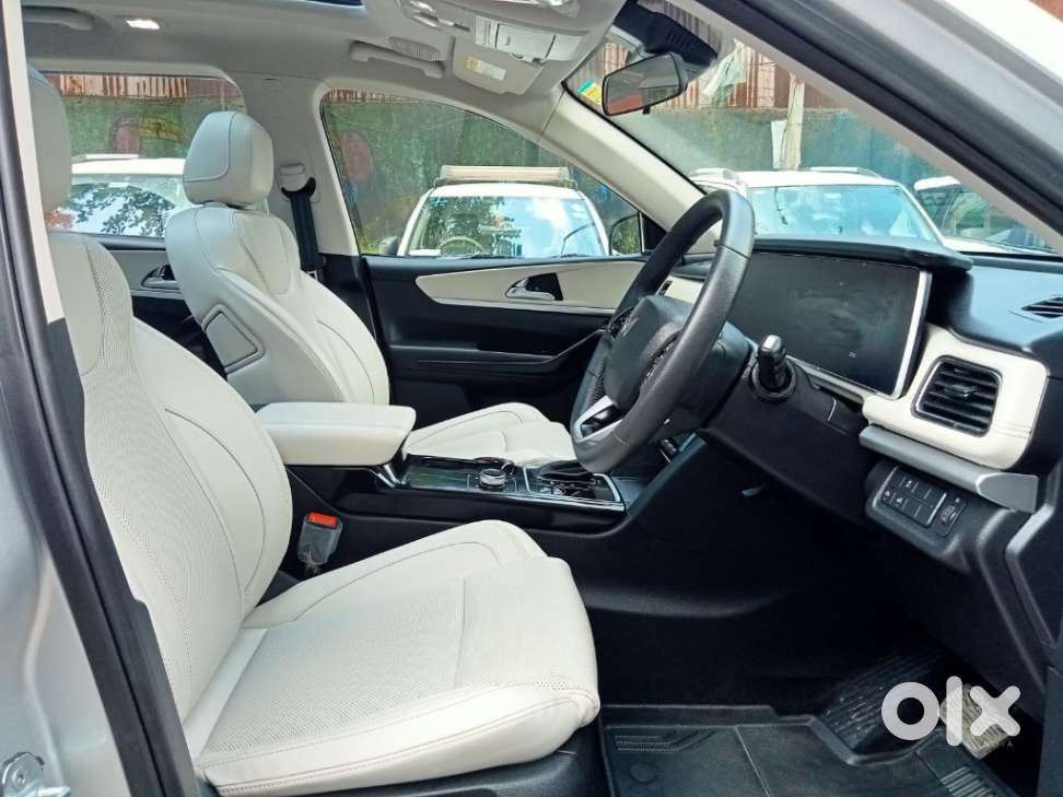 Mahindra Xuv700 2.2 Ax 7 Diesel At Luxury Pack Str, 2025, Diesel