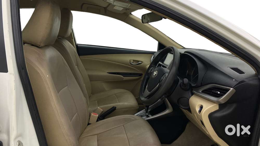 Toyota Yaris V Cvt, 2019, Petrol
