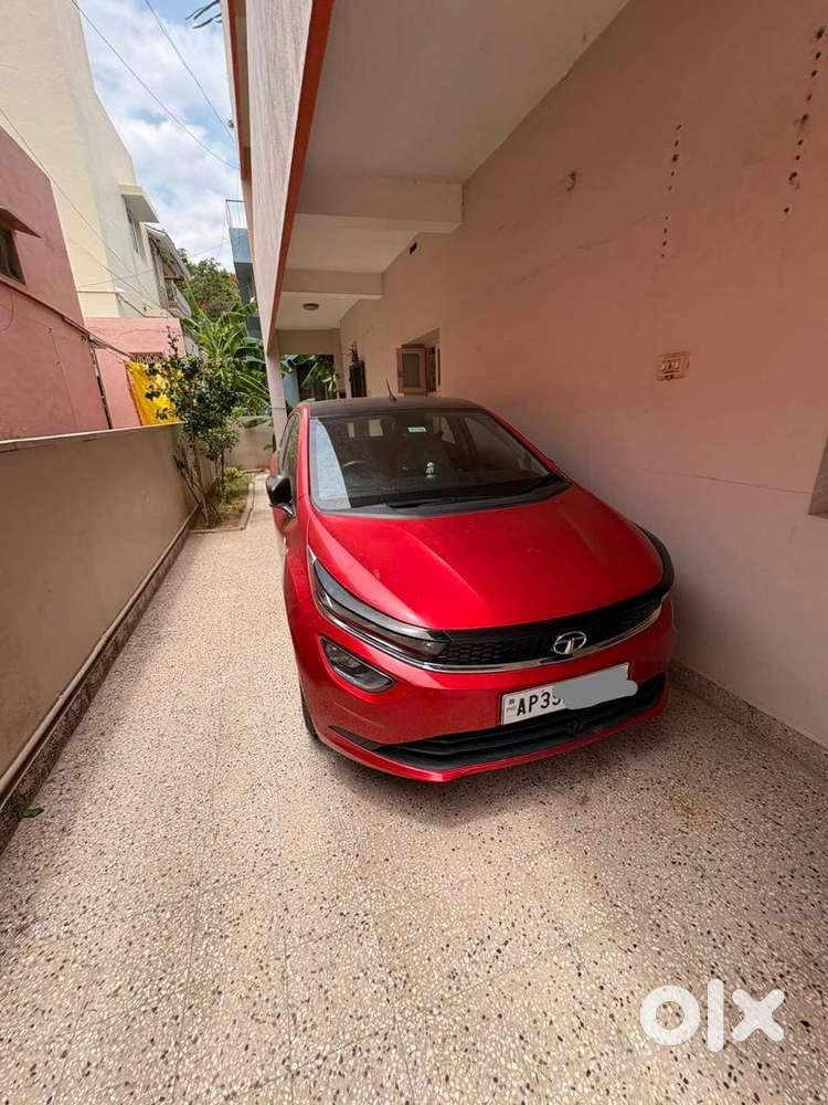 Well Maintain Doctor Used Vehicle With Dual Tone Colour Black