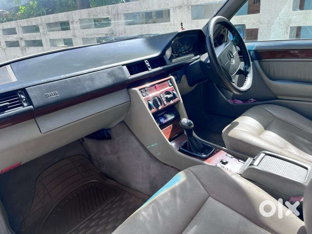 Mercedes Benz Classic W124 E220 Petrol Manual