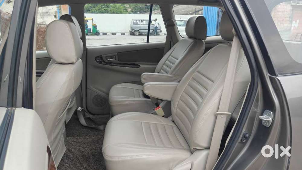 Toyota Innova 2.5 Vx 8 Str Bs-iii, 2015, Diesel