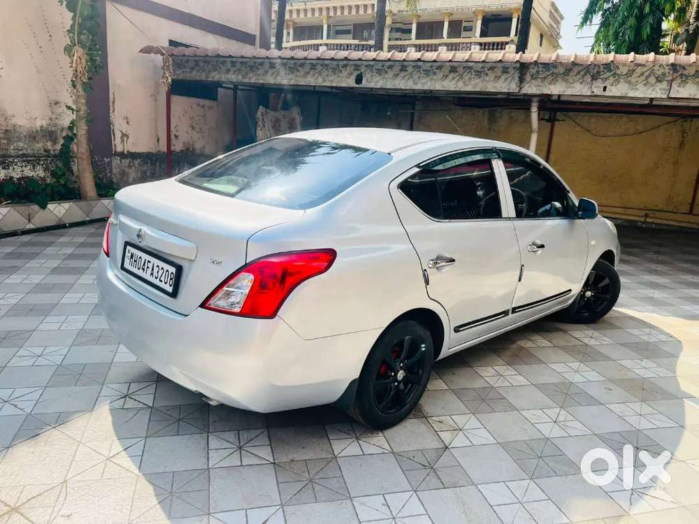 Nissan Sunny 2011