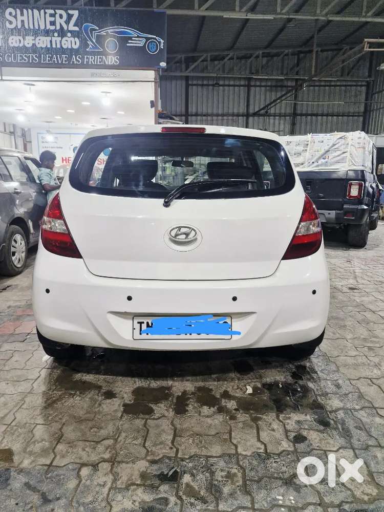 Hyundai I20 Asta Top End Madal Very Low K.m.30000 Only Csr Shroom Cand