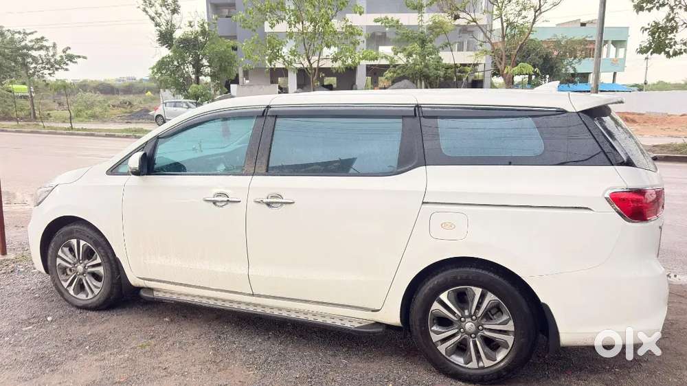 Showroom-condition Kia Carnival Premium (7-str)  Just 24,000 Km Run