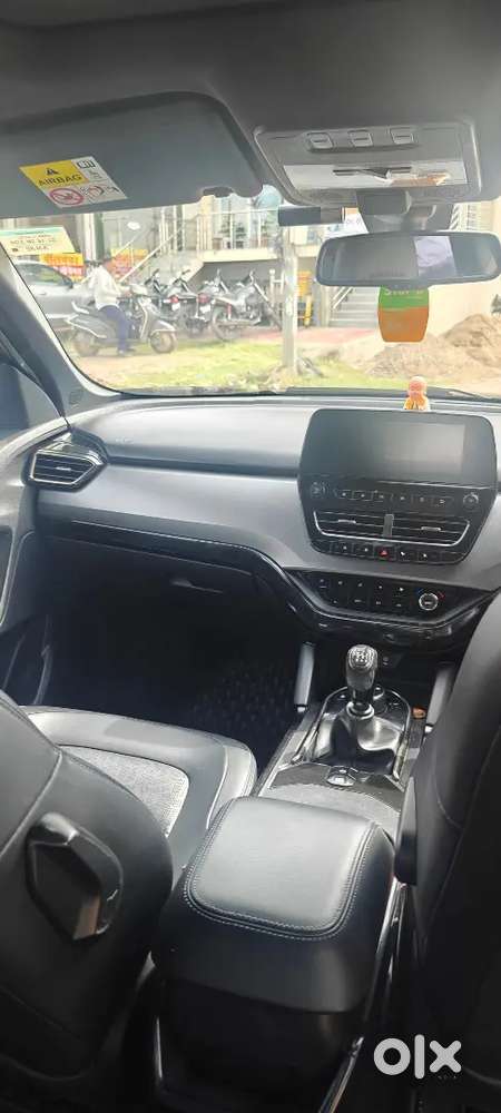 Mint Condition Dark Edition Tata Safari Top Model