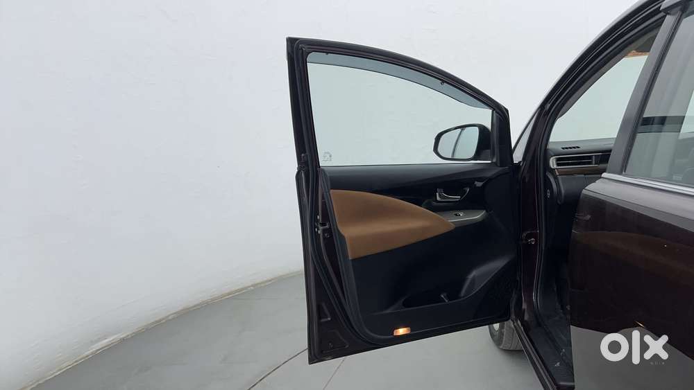 Toyota Innova Crysta 2.8 Zx At 7 Seater, 2016, Diesel