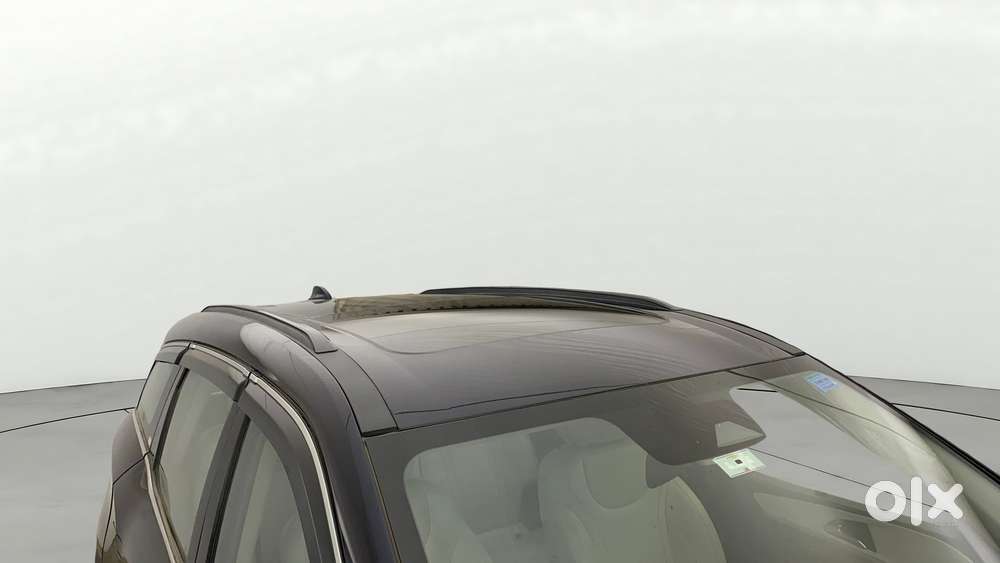 Mahindra Xuv700 2.0 Ax 7 Petrol At Str, 2024, Petrol