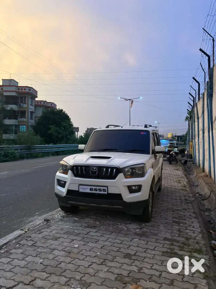 Mahindra Scorpio 2015 Petrol 150000 Km Driven