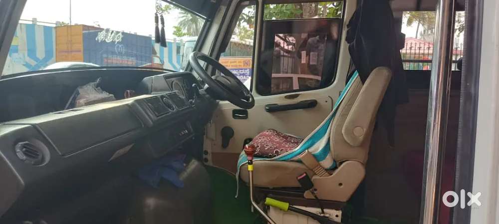 Tempo Traveler Selling Maxi Cab