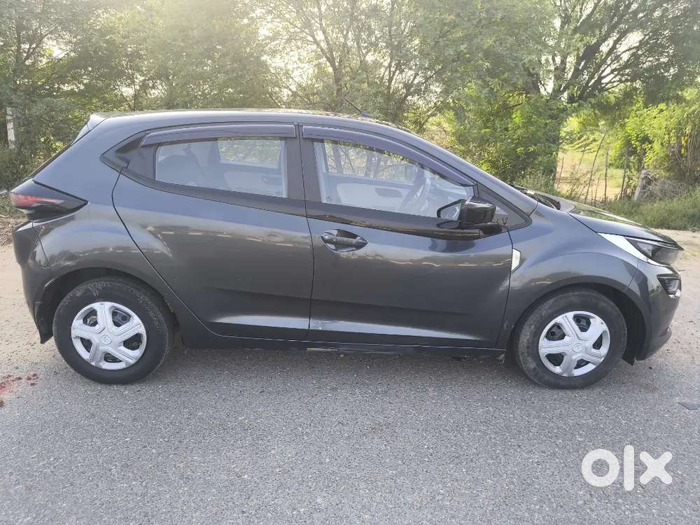 Tata Altroz Xe Petrol 2021