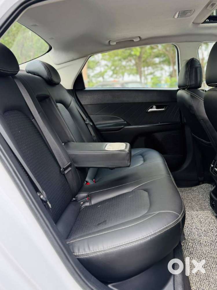 Hyundai Verna 1.5 Sx Turbo Petrol Mt, 2023, Cng & Hybrids