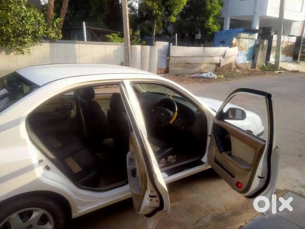 Hyundai Elantra 2005 Petrol Variant