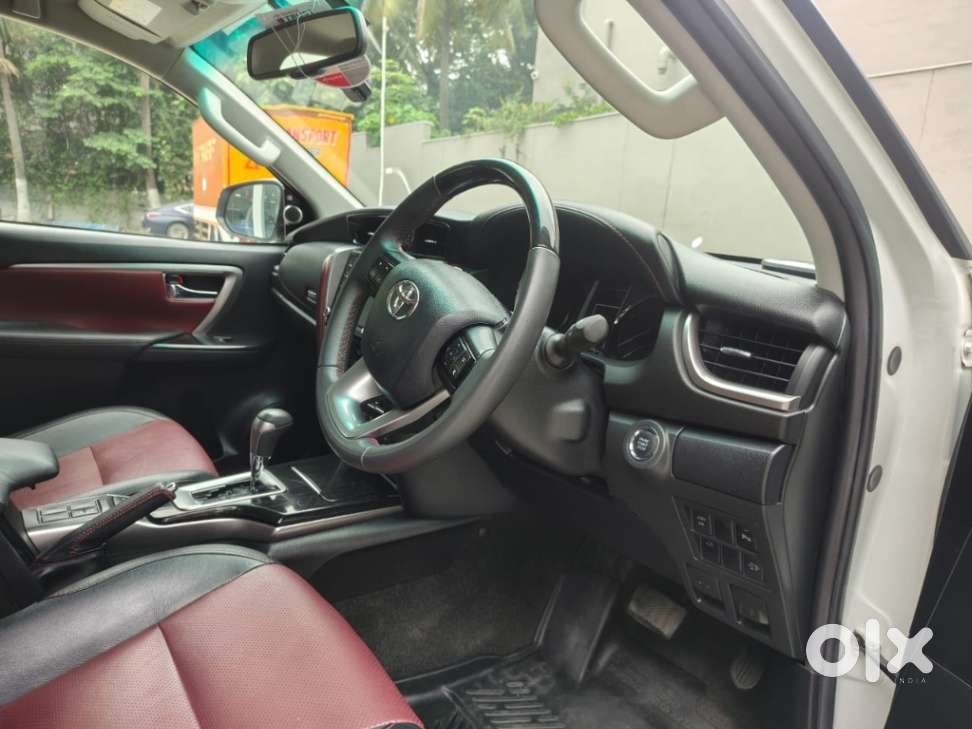 Toyota Fortuner Legender 4x4 At 2.8, 2024