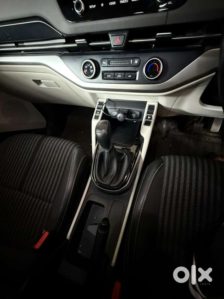 Kia Carens Petrol 2023