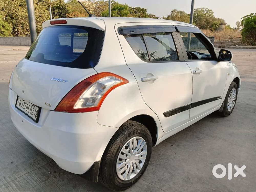 Maruti Suzuki Swift Lxi Optional-o, 2016, Petrol
