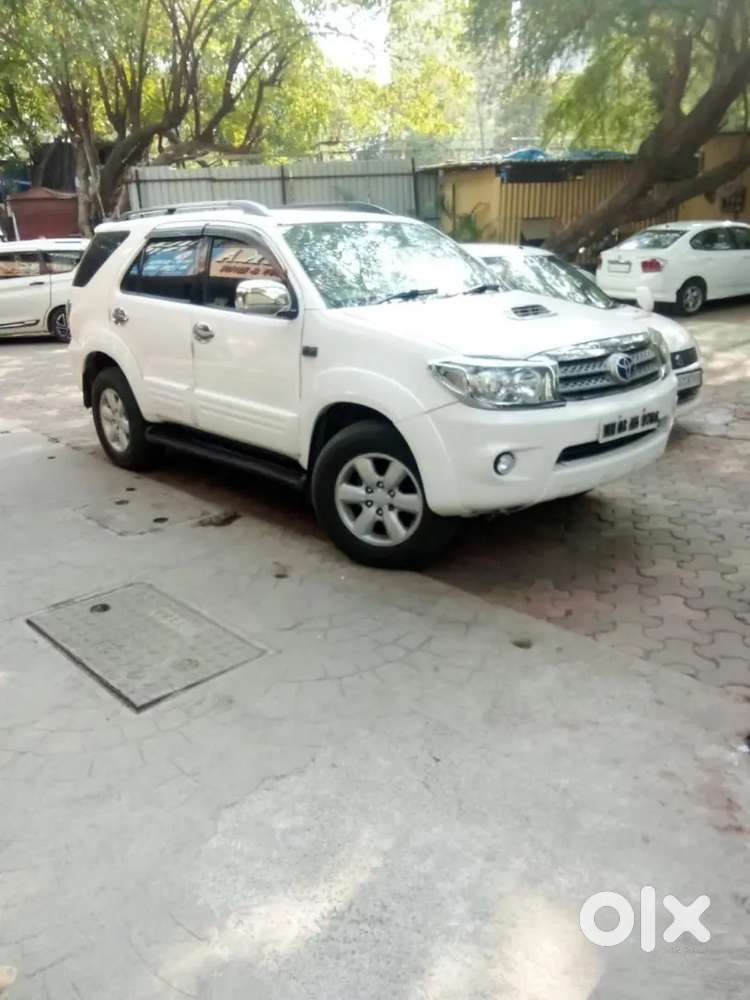 Toyota Fortuner 2010 Dec Almost 2011diesel 180000 Km Driven