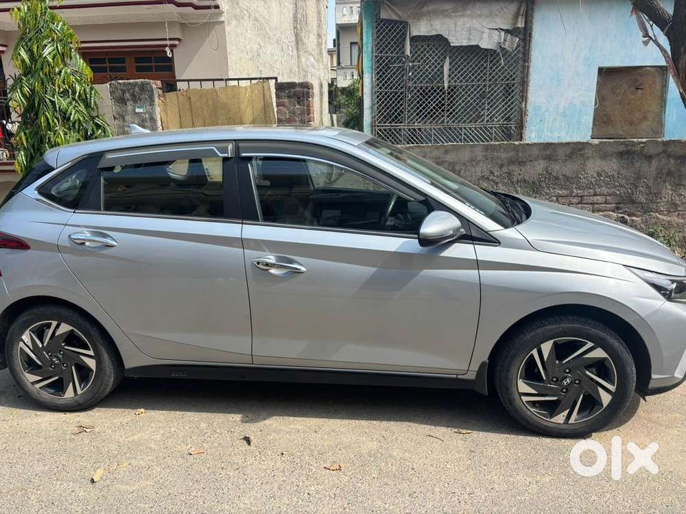 Hyundai I20 2023 With Sunroof Petrol 15000 Km Driven