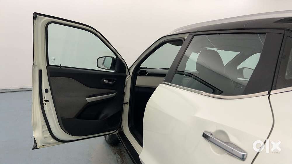 Nissan Magnite 1.0 Xv Dual Tone, 2022, Petrol
