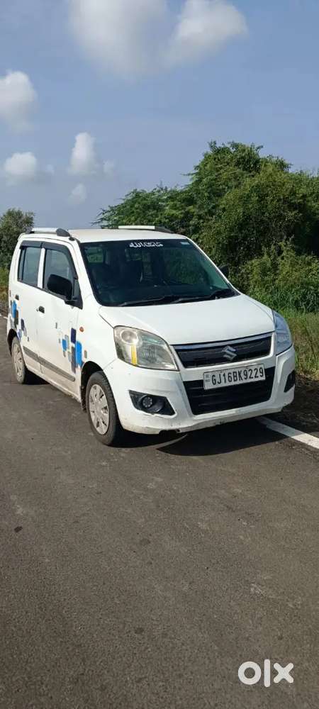 Maruti Suzuki Wagon R 1.0 2015.music System.back Camera.new Tyre.child