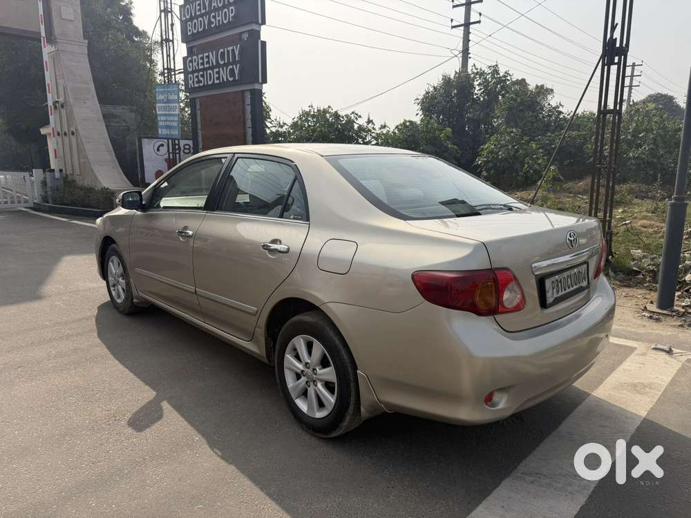 Toyota Corolla Altis 2010-2013 1.8 J, 2010, Petrol