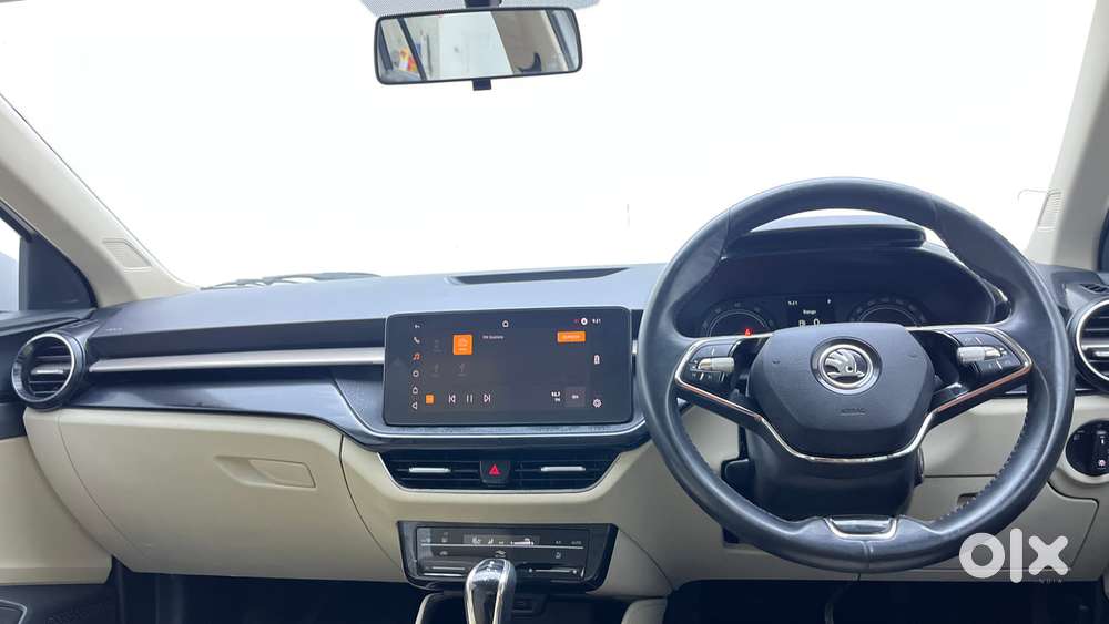Skoda Slavia Ambition 1.0l Tsi At, 2022, Petrol