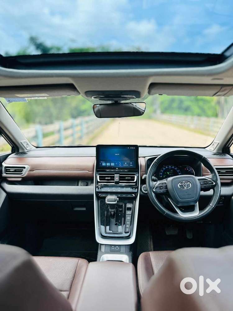 Toyota Innova Hycross 2.0 Zx Hybrid 7 Str, 2023, Petrol