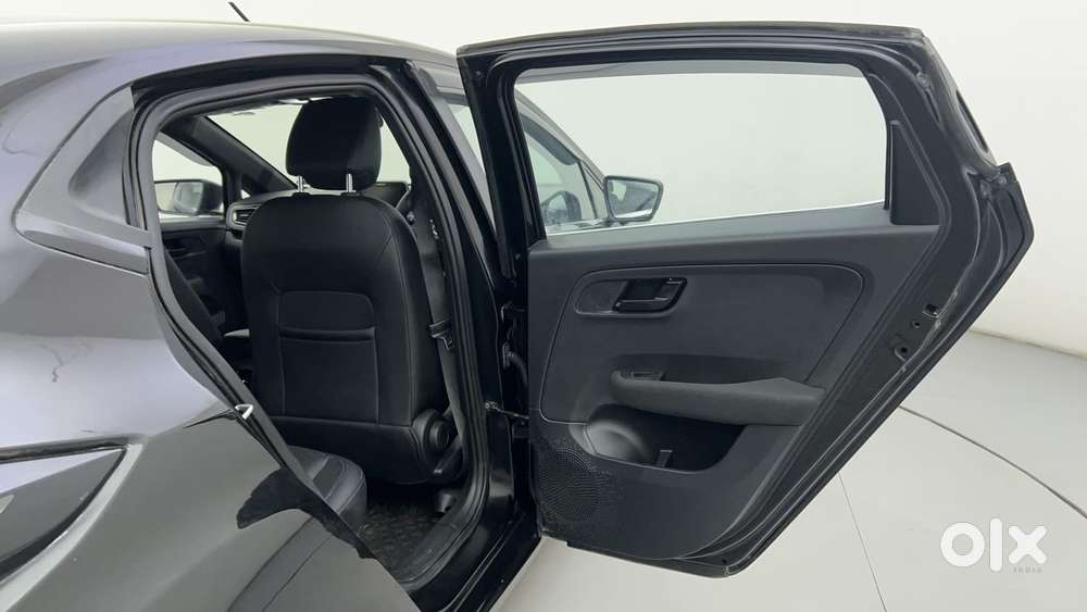 Tata Altroz 1.2 Xza Plus Dark Edition Dct, 2022, Petrol