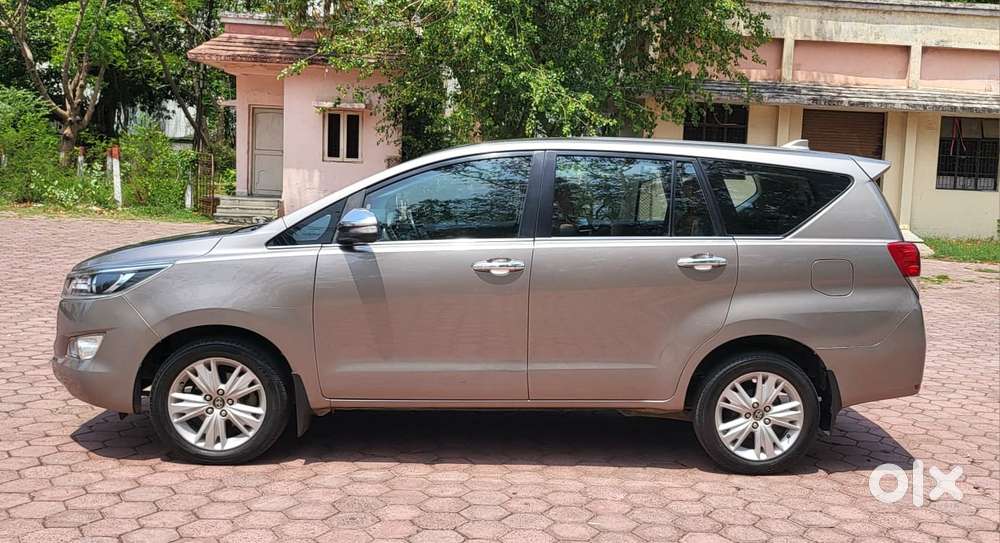 Toyota Innova Crysta 2.8 Zx At 7 Seater, 2016, Diesel