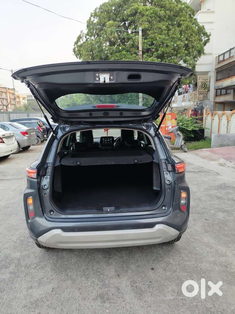 Maruti Suzuki Grand Vitara 1.5 Alpha Smart Hybrid At, 2022, Petrol