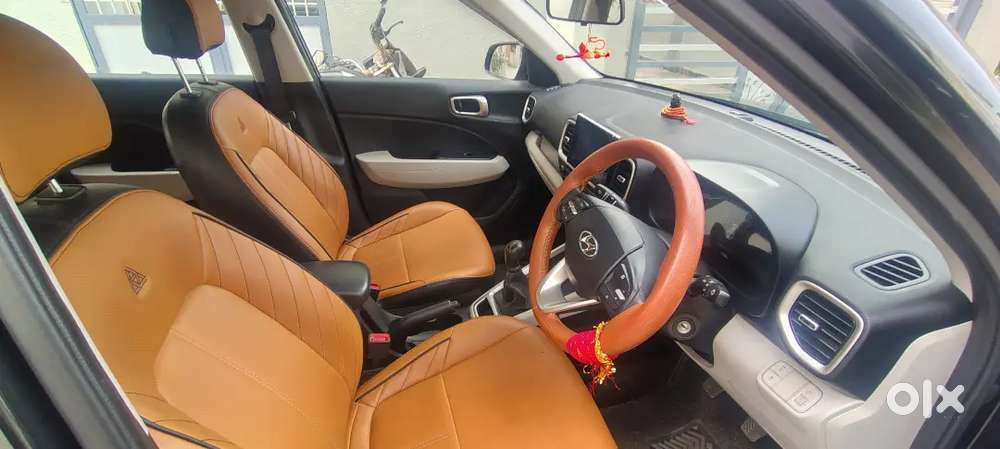 Hyundai Venue 2023 Petrol 14500 Km Driven