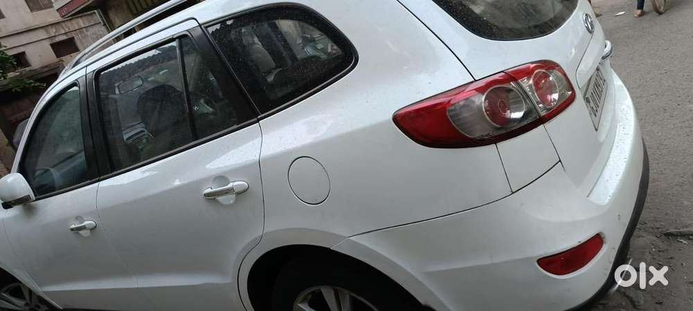 Hyundai Santa Fe 2011 Diesel 98000 Km Driven