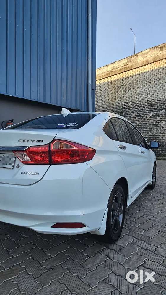 Step Into A Well-maintained City From Honda.for Sale: 2015 Honda City