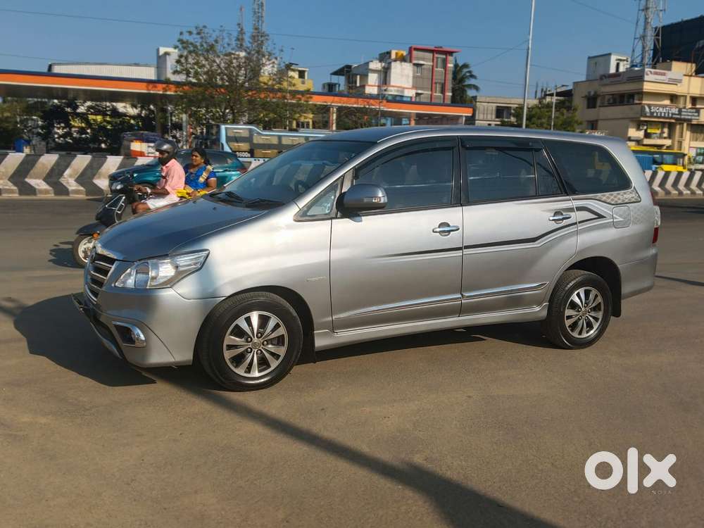 Toyota Innova 2.5 Vx 8 Seater Bs Iv, 2015, Diesel