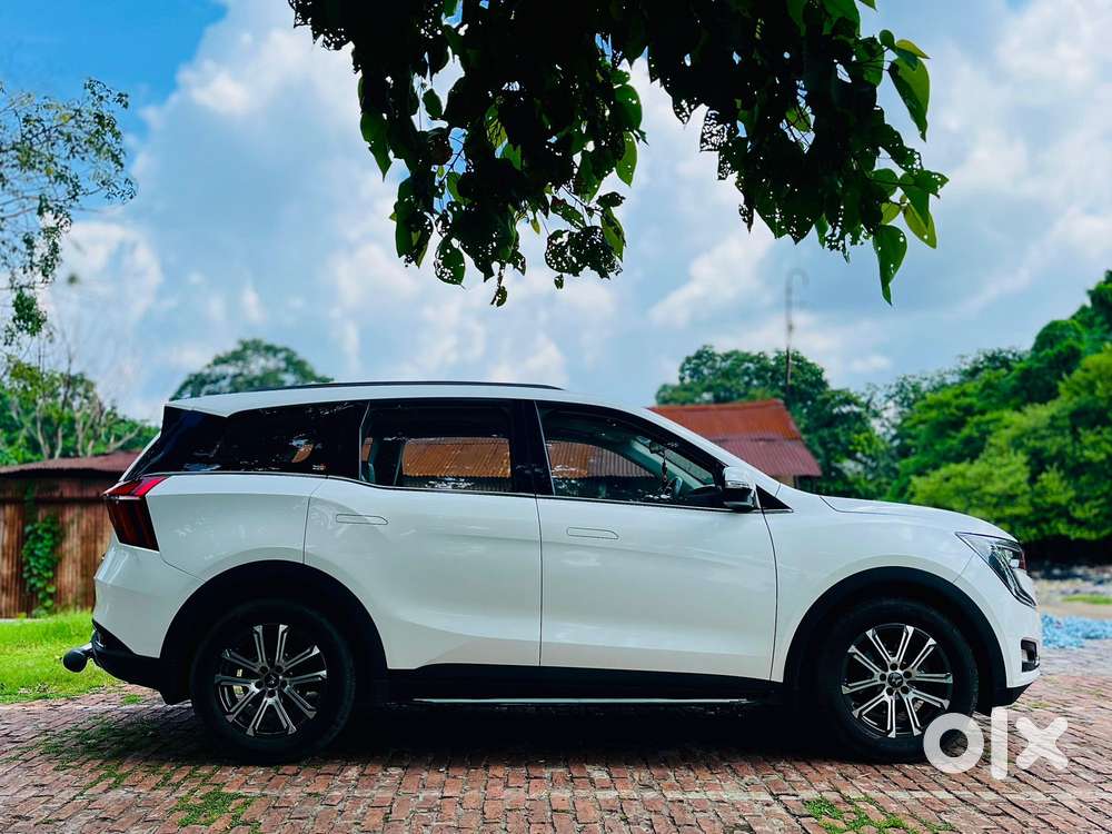 Mahindra Xuv700 2.0 Ax 7 Petrol Mt Str, 2022, Petrol