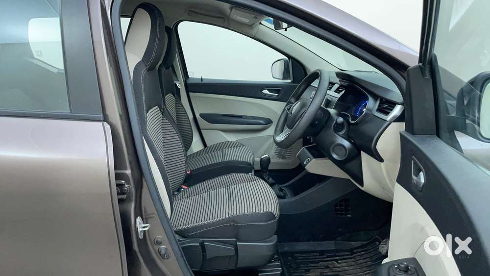 Renault Triber Rxz Easy-r Amt, 2023, Petrol