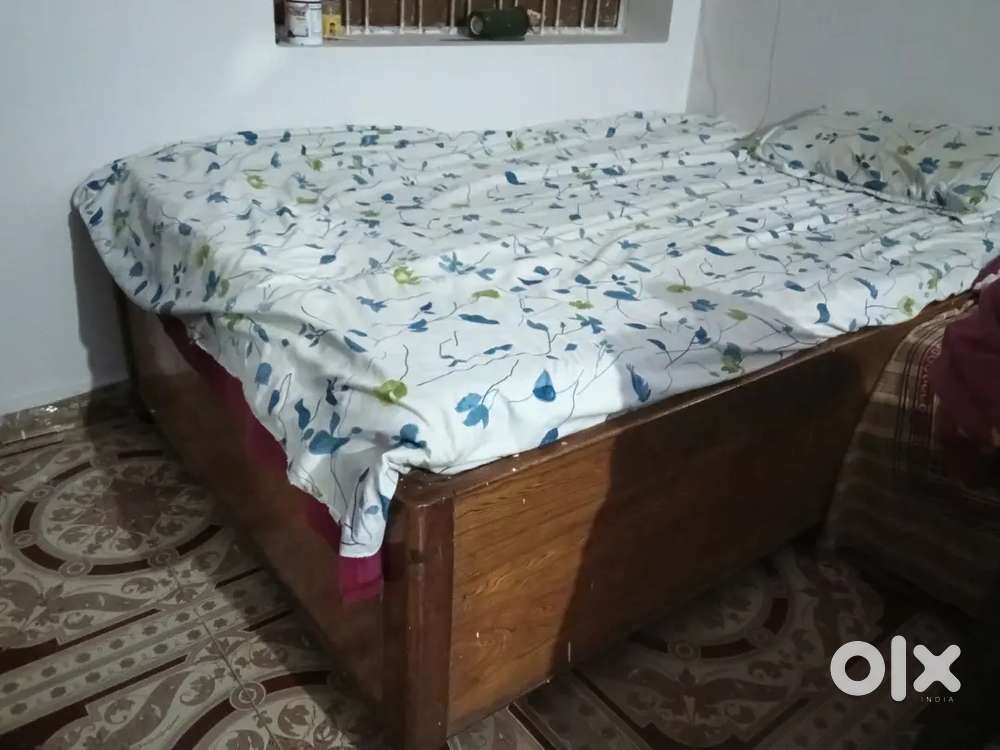 Original sagwan bed