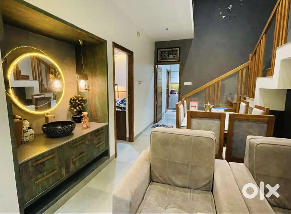 Thiruvallam vandithadam 4.5 cent 2700 sq 4 bedroom furnished house for