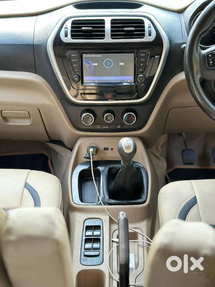 Mahindra Tuv 300 T10 Dual Tone, 2018, Diesel