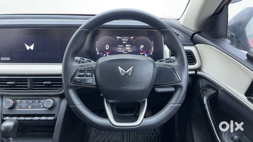 Mahindra Xuv700 2.0 Ax 5 Petrol At Str, 2022, Petrol