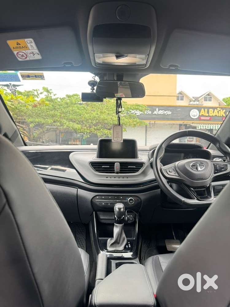 Tata Altroz Zx Plus Dark Edition (automatic)